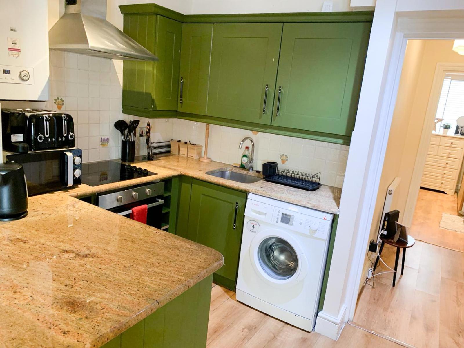 Lovely 1 Bedroom Flat In West Kensington London, Shepherd's Bush * Londra