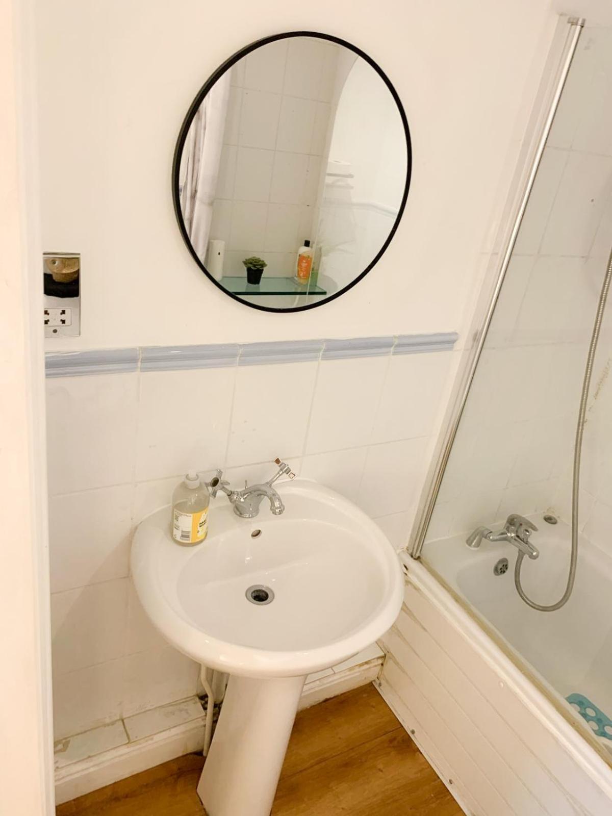 Lovely 1 Bedroom Flat In West Kensington London, Shepherd's Bush Londra