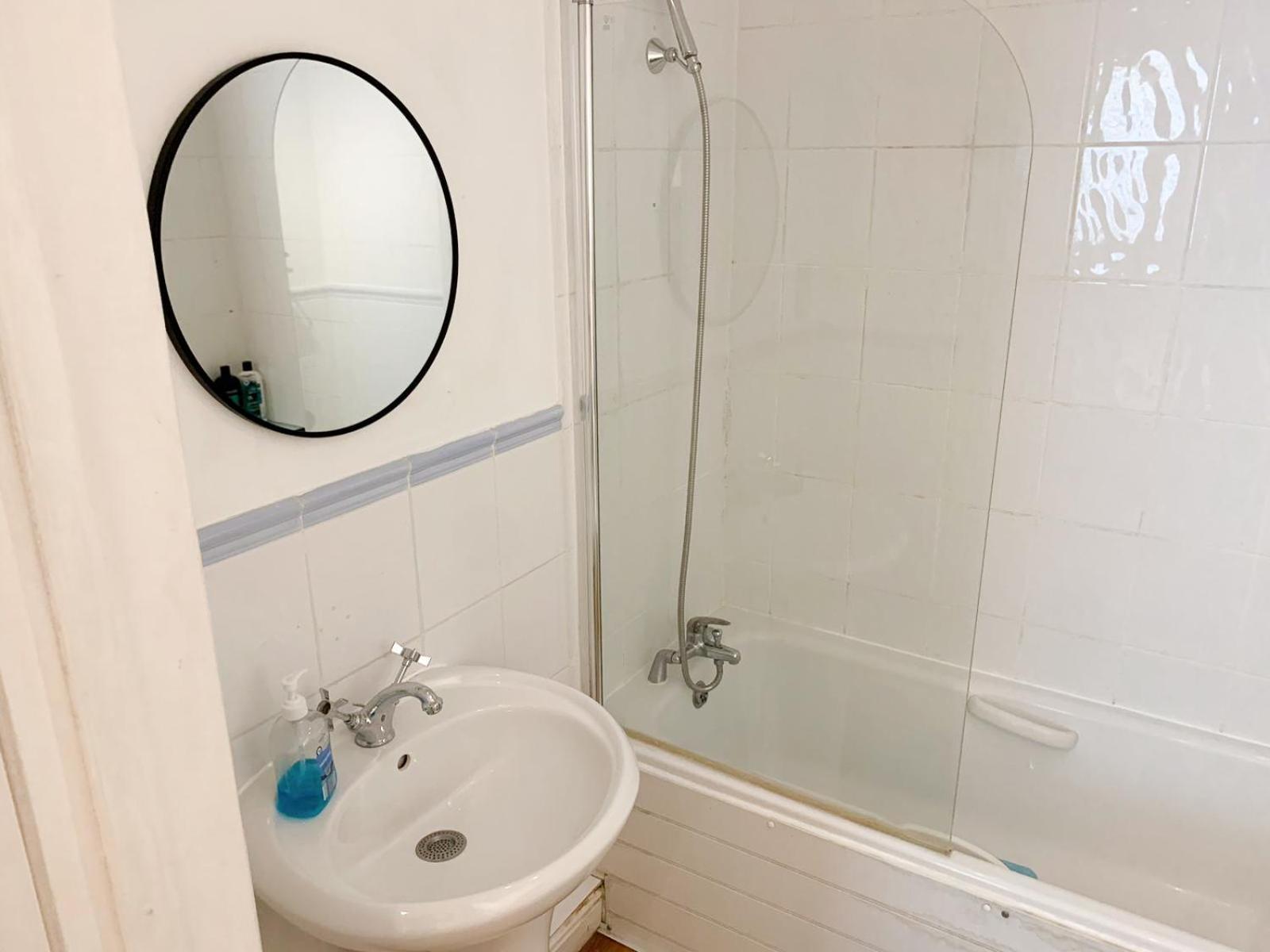 Lovely 1 Bedroom Flat In West Kensington London, Shepherd's Bush * Londra