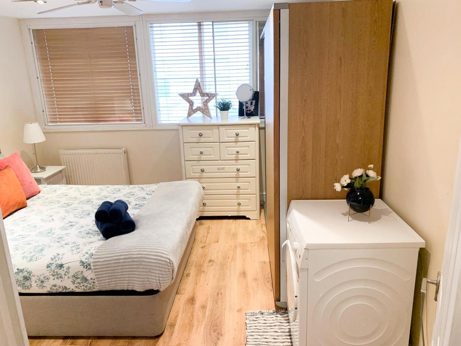 Lovely 1 Bedroom Flat In West Kensington London, Shepherd's Bush * Londra