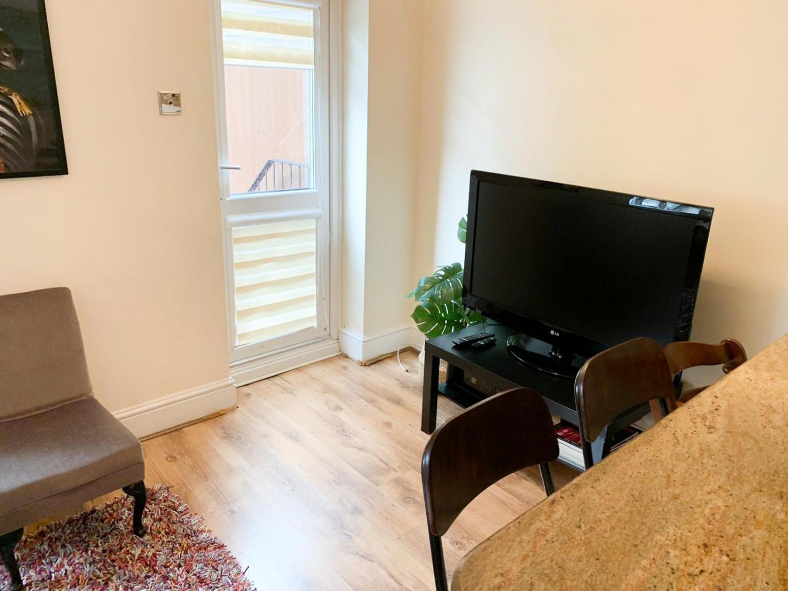 Lovely 1 Bedroom Flat In West Kensington London, Shepherd's Bush Appartamento Londra