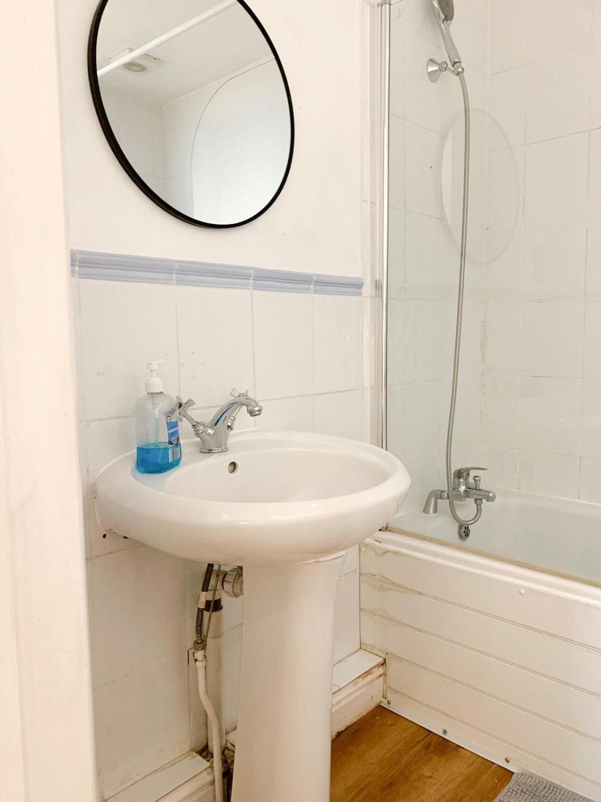 Lovely 1 Bedroom Flat In West Kensington London, Shepherd's Bush * Londra