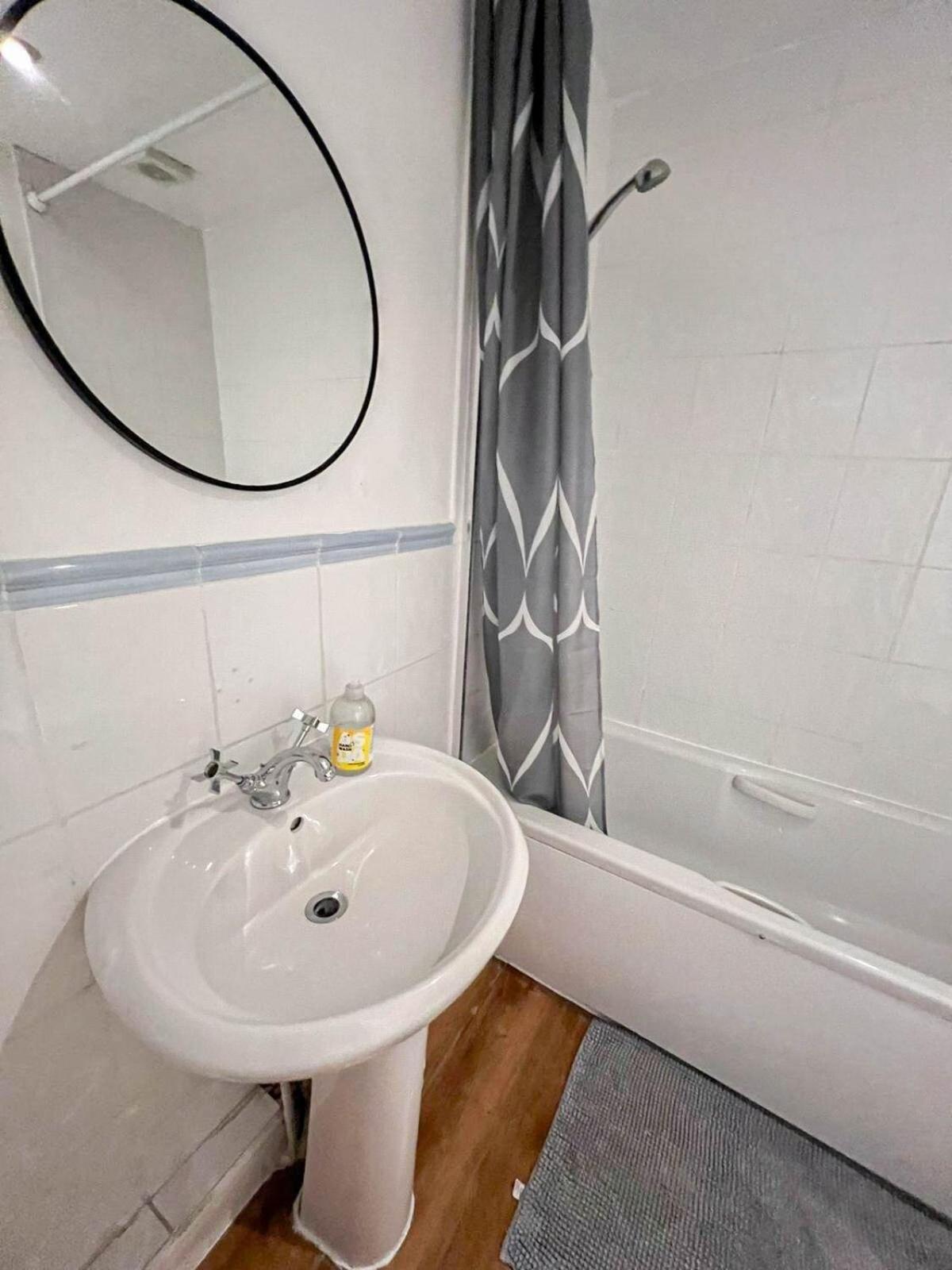 Apartment Lovely 1 Bedroom Flat In West Kensington London, Shepherd's Bush London