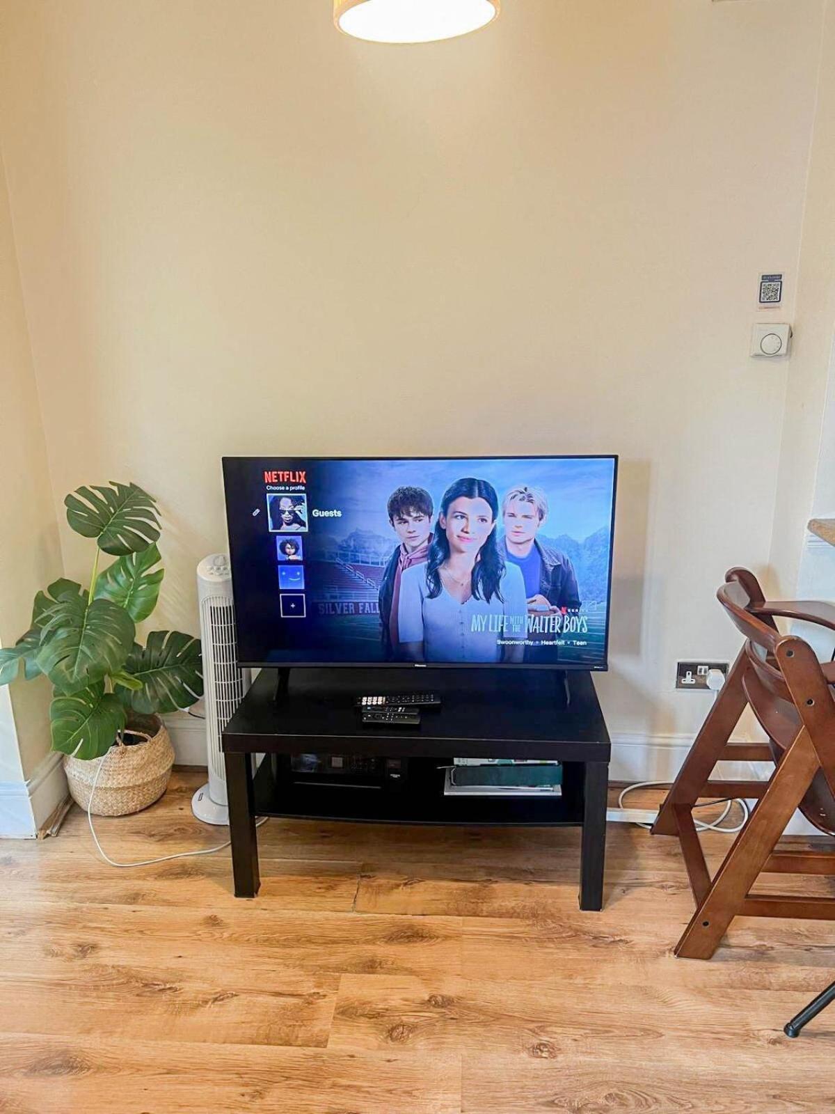 Lovely 1 Bedroom Flat In West Kensington London, Shepherd's Bush Apartment *
