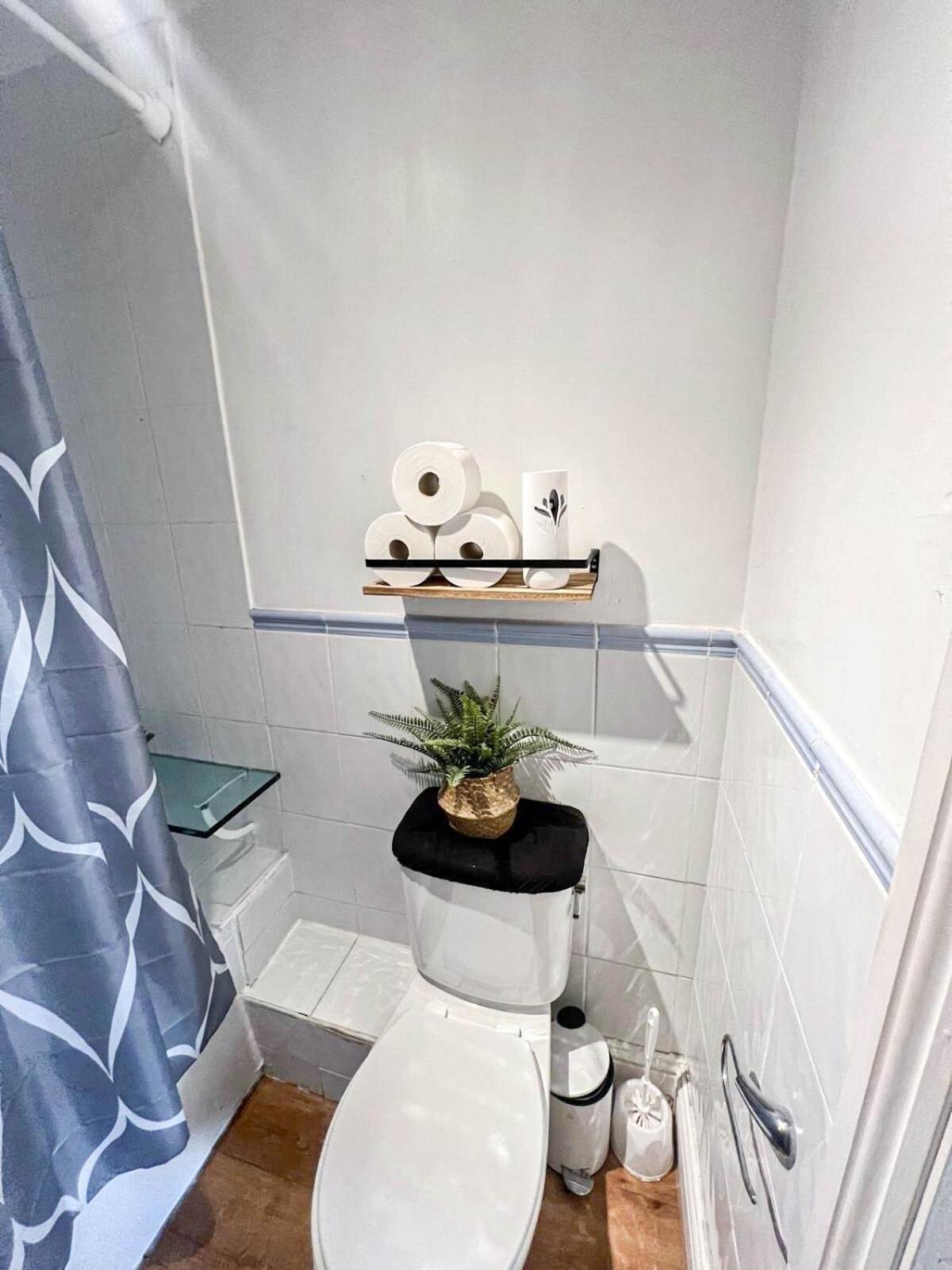 Lovely 1 Bedroom Flat In West Kensington London, Shepherd's Bush * London