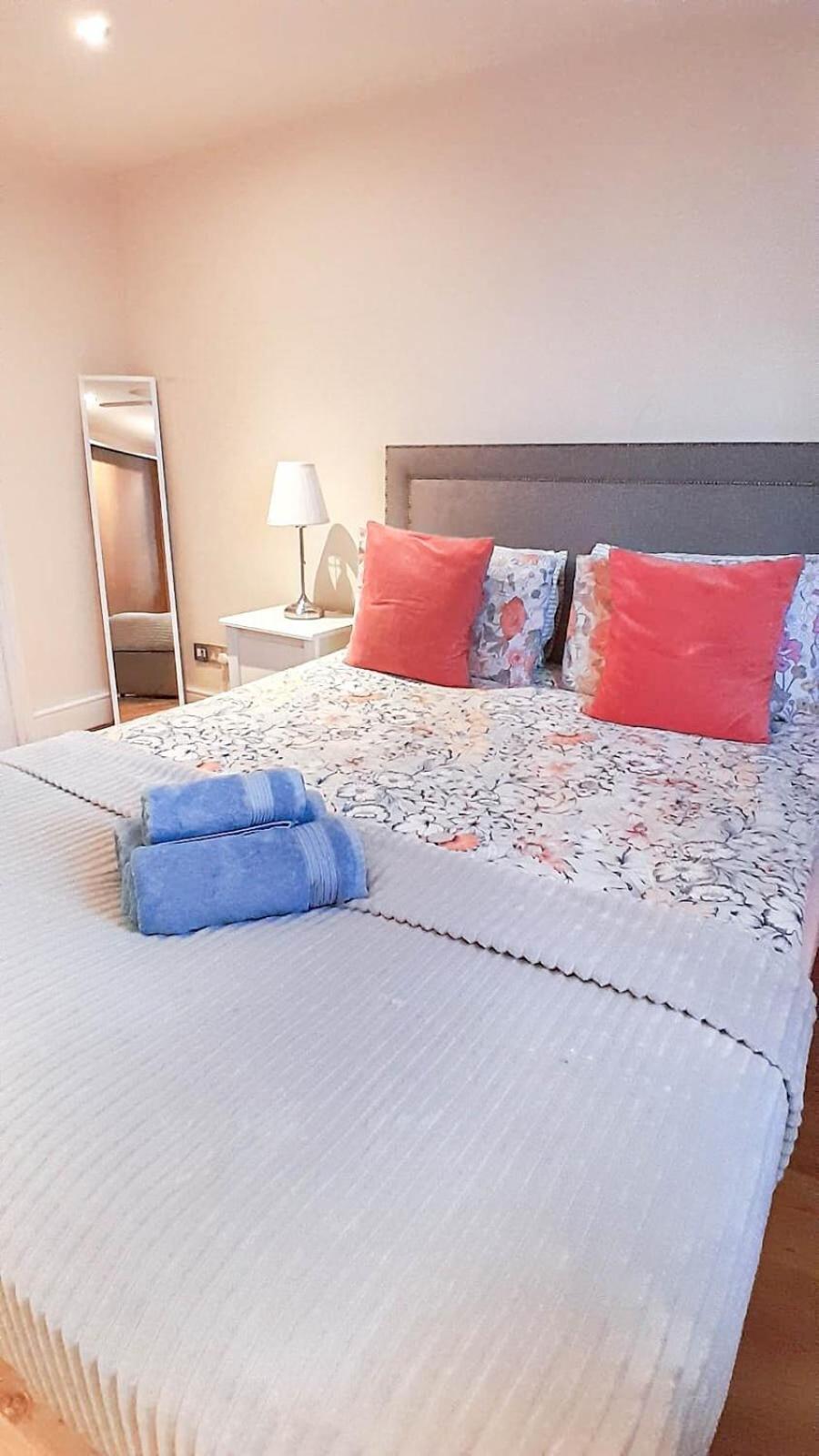 Lovely 1 Bedroom Flat In West Kensington London, Shepherd's Bush