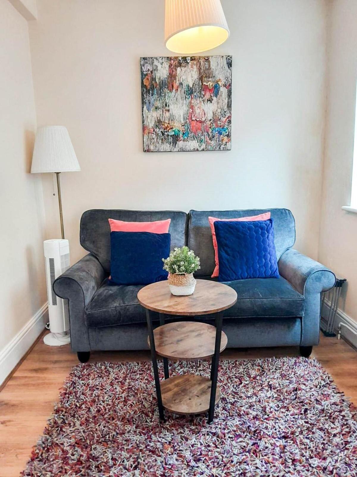 Lovely 1 Bedroom Flat In West Kensington London, Shepherd's Bush Apartment
