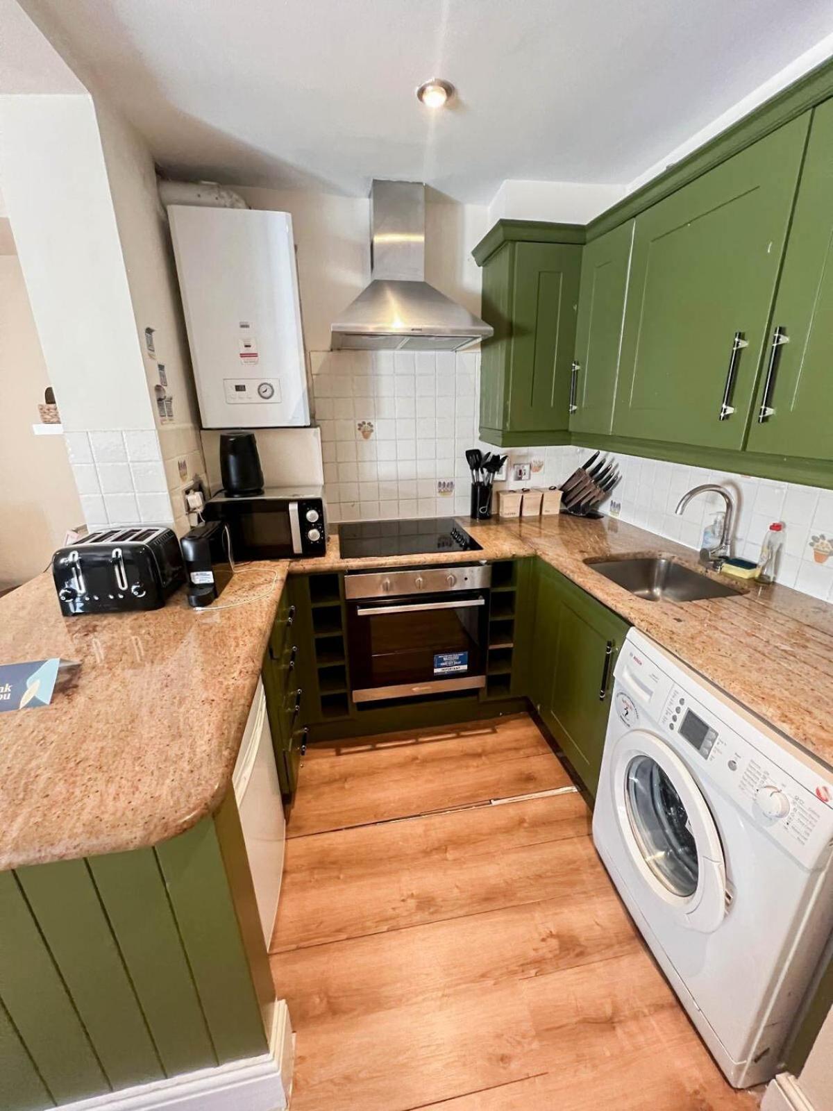 Lovely 1 Bedroom Flat In West Kensington London, Shepherd's Bush Apartment *