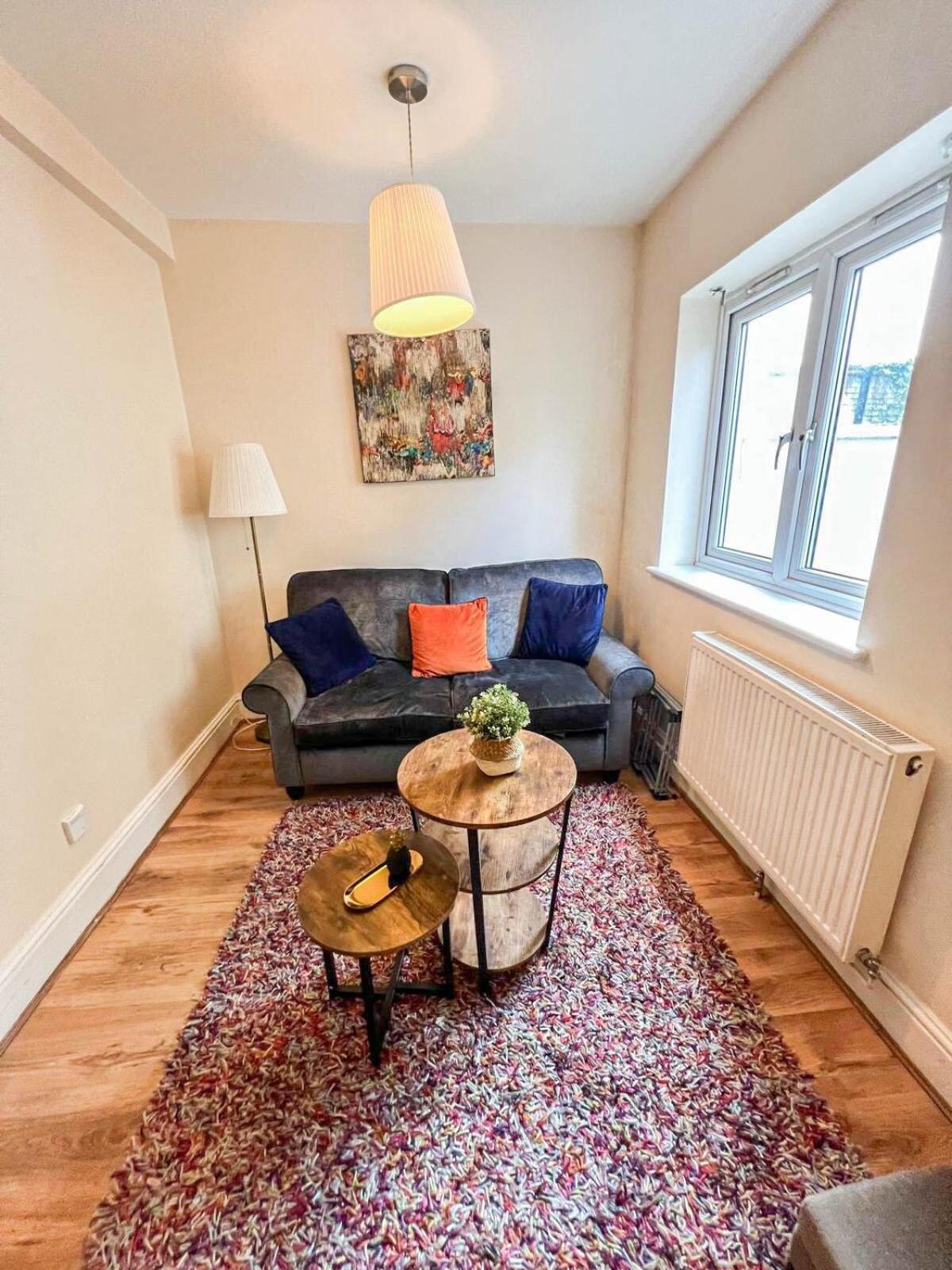 Lovely 1 Bedroom Flat In West Kensington London, Shepherd's Bush Apartment *
