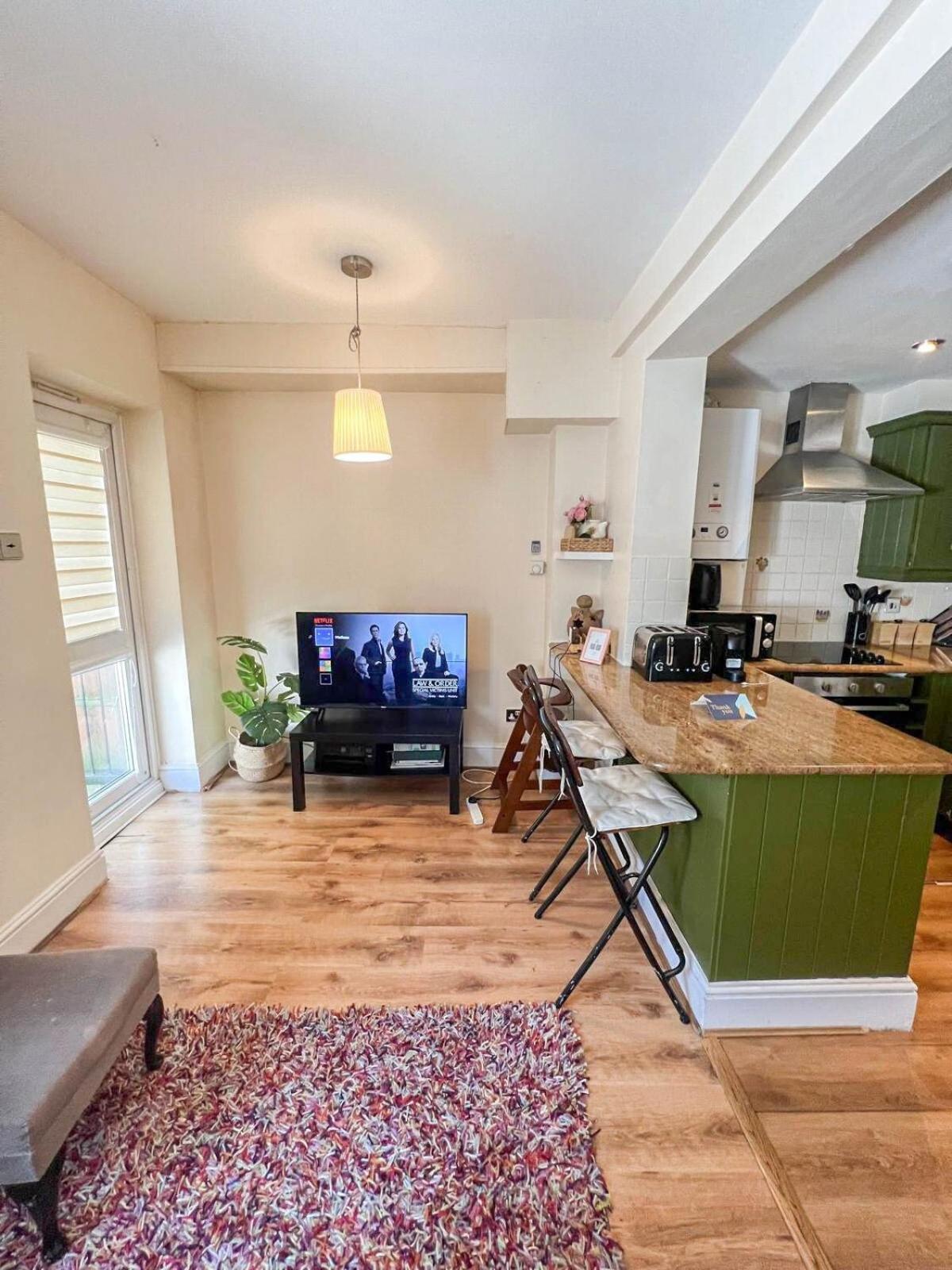 Apartment Lovely 1 Bedroom Flat In West Kensington London, Shepherd's Bush London