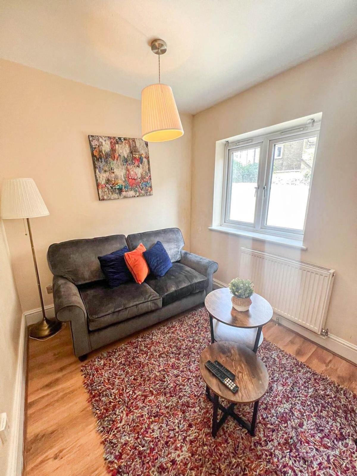 Lovely 1 Bedroom Flat In West Kensington London, Shepherd's Bush London